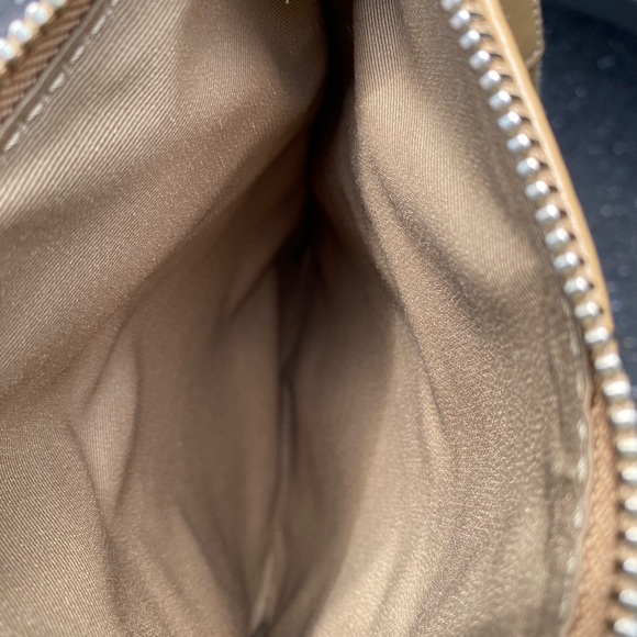 Coach Tan Crossbody Bag with Structured Design and Gold Hardware - Picture 6 of 8